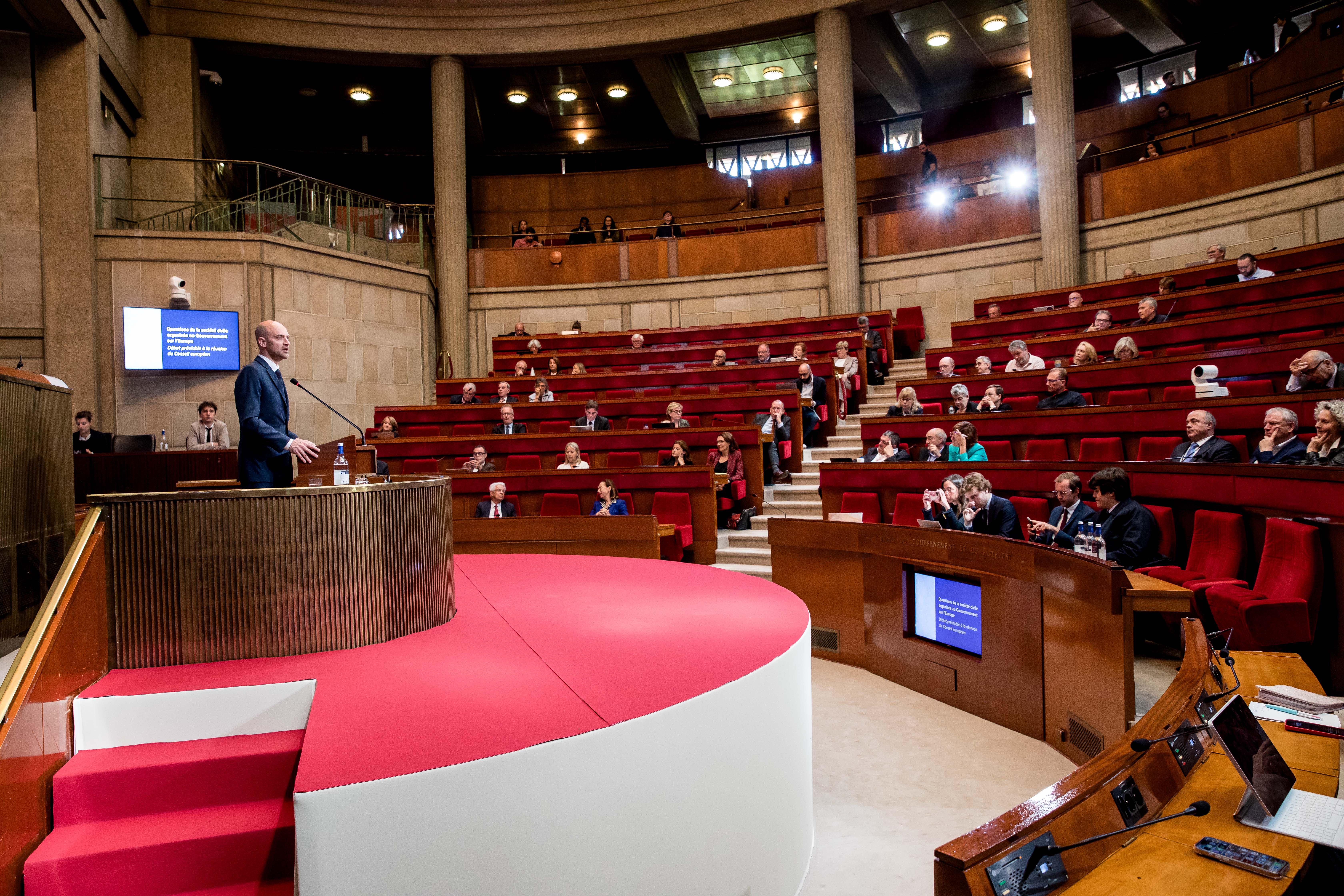 Jean-Noël Barrot face à l'hémicycle du CESE