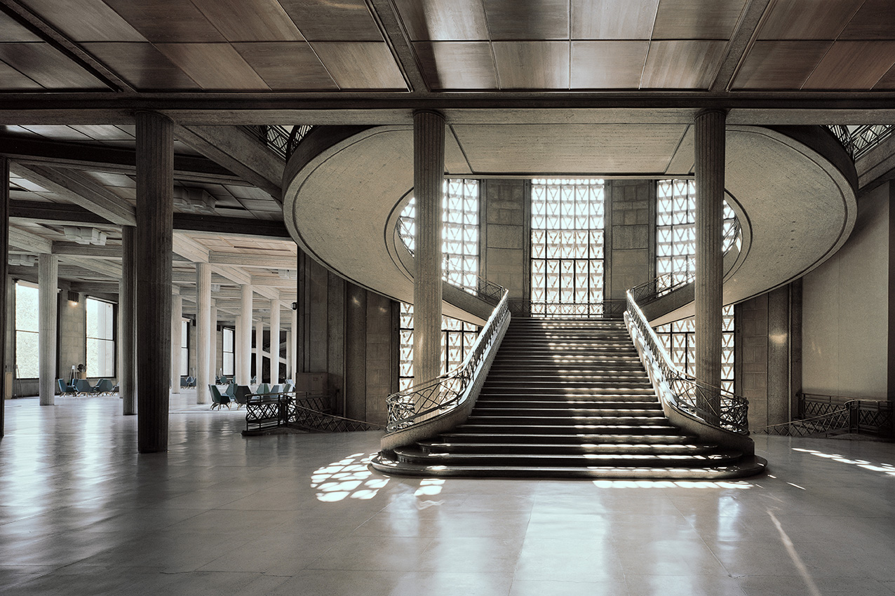 Photo de l'escalier monumental du Palais d'Iéna