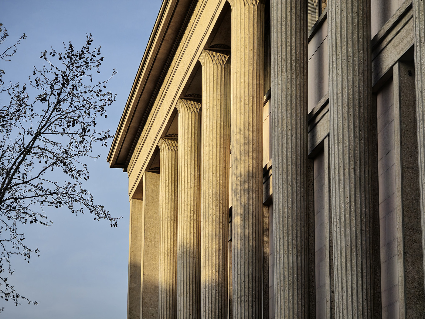 Photo des colonnes extérieures du Palais d'Iéna