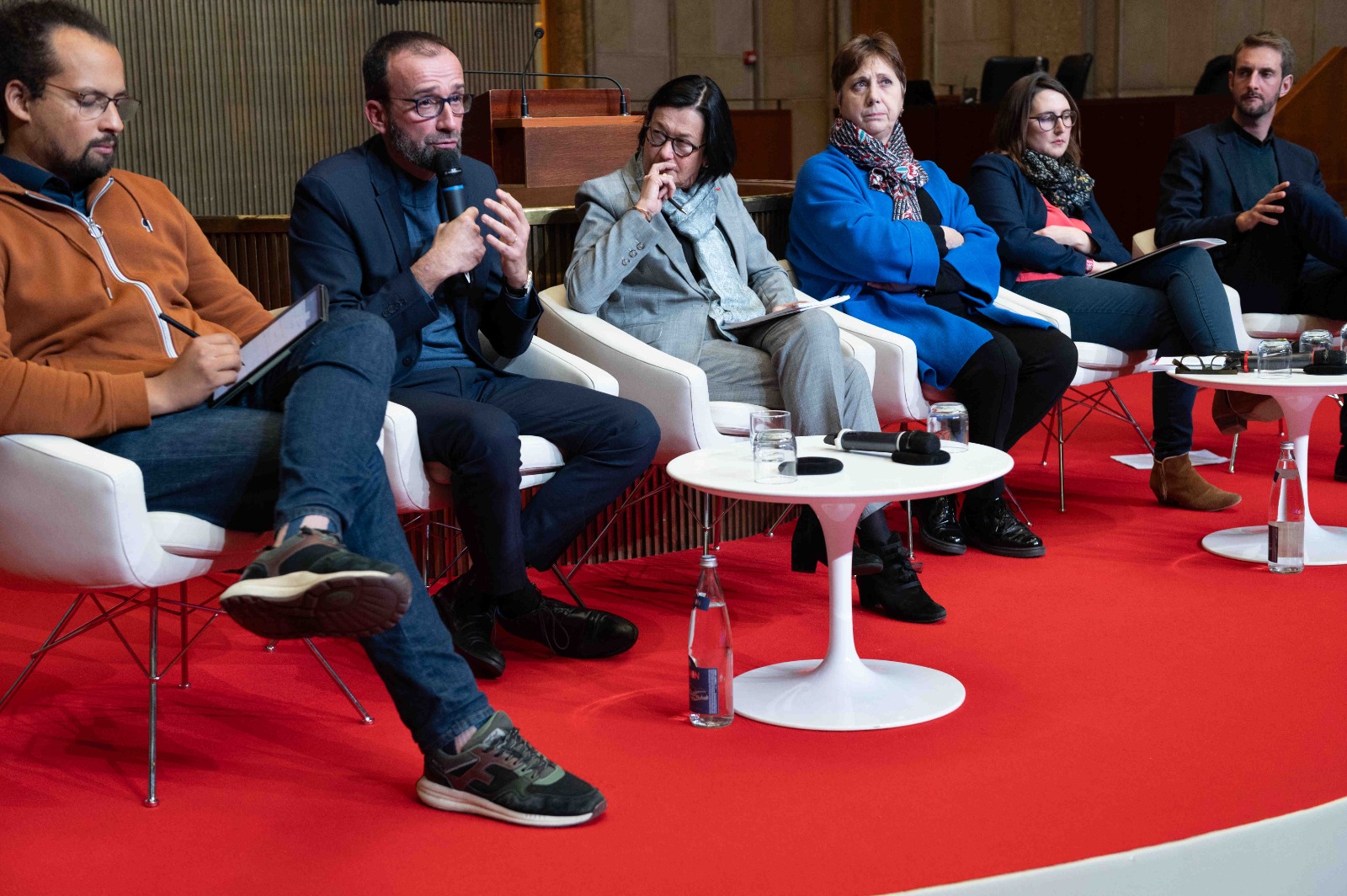 de gauche à droite : Evanne Jeanne-Rose, Eric Delamar, Elisabeth Tomé Gertheinrichs, Bernadette Groison, Florine Pruchon et Corentin Bailleul