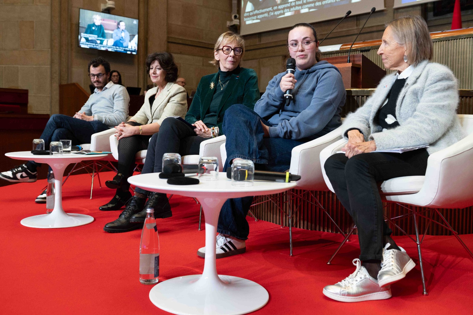 de gauche à droite : Aubin Perdriolle, Sylviane Giampino, Geneviève Avenard, Marlène Cardoso et Josiane Bigot
