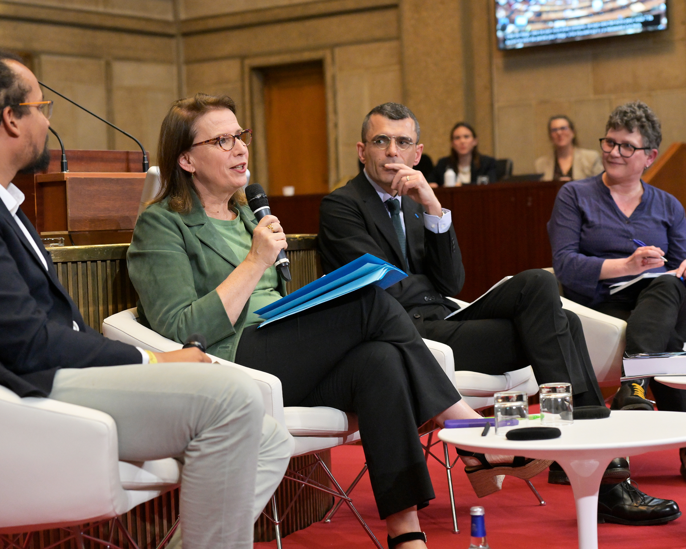Claire Hédon et le Juge Edouard Durand lors d'une table ronde au CESE