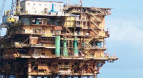 Preventive management of environmental risks: safety of marine oil rigs