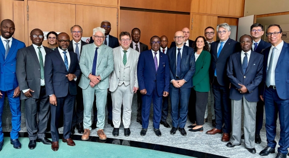 Photo des participants à la réunion du Bureau de l'UCESIF