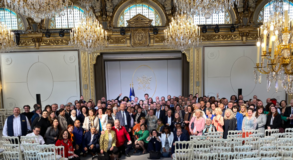 Photo de groupe à l'Élysée des membres de la Convention Citoyenne sur la fin de vie