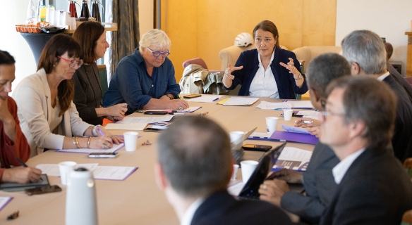 Photo des membres du Comité de gouvernance au travail