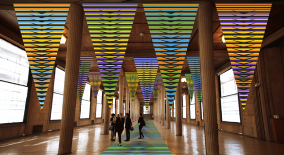 « Un être flottant » : Carlos Cruz-Diez au Palais d’Iéna