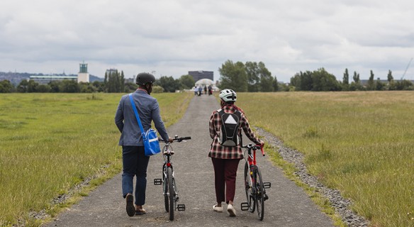 Visuel - Deux cyclistes à terre