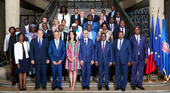 Représentants des organisations membres de l'UCESIF présents à l'assemblée générale et Chrysoula Zacharopoulou