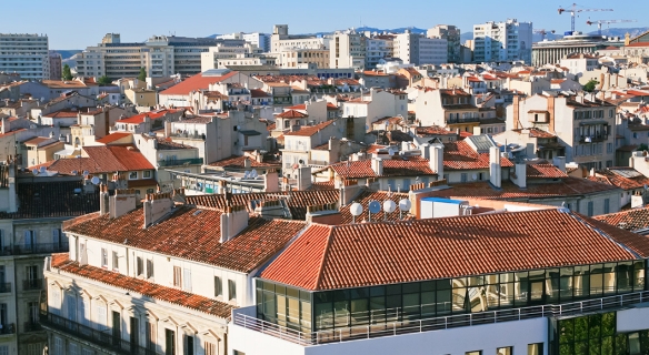 Ville de Marseille avec plusieurs logements 