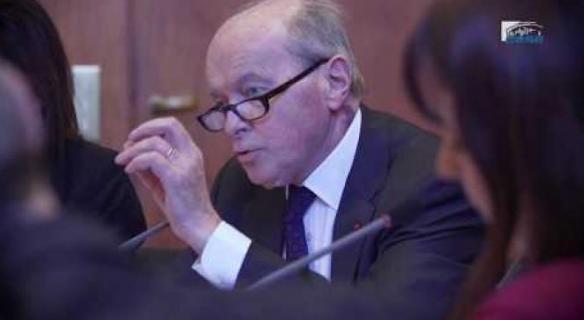 Questions à Jacques TOUBON (Défenseur des droits) - politiques accueil demandeurs d’asile
