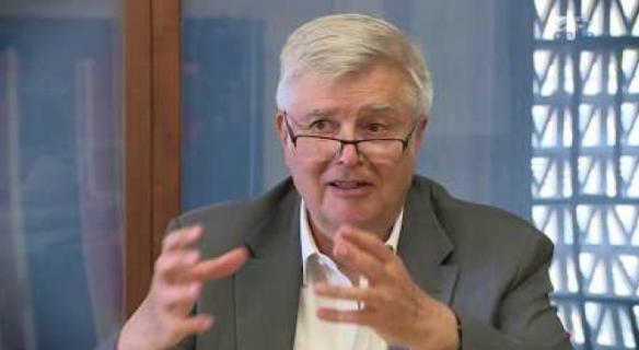 Questions à Pierre VELTZ (économiste) - Industrie : un moteur de croissance
