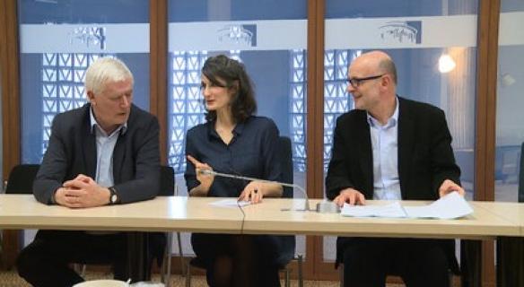 Questions aux membres de l'Association des journalistes de l’information sociale (AJIS)