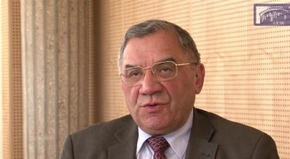 Questions à Henri PLAUCHE-GILLON